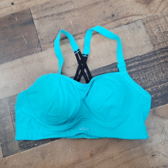 32C Victoria's Secret Sport Bra - Picture 1 of 3